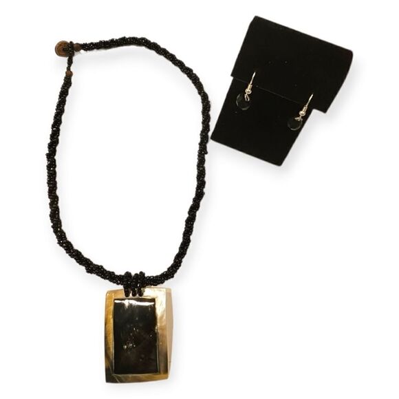 Artisan Seed Bead Shell Pendant Necklace and Black Beaded Earrings - Picture 10 of 15